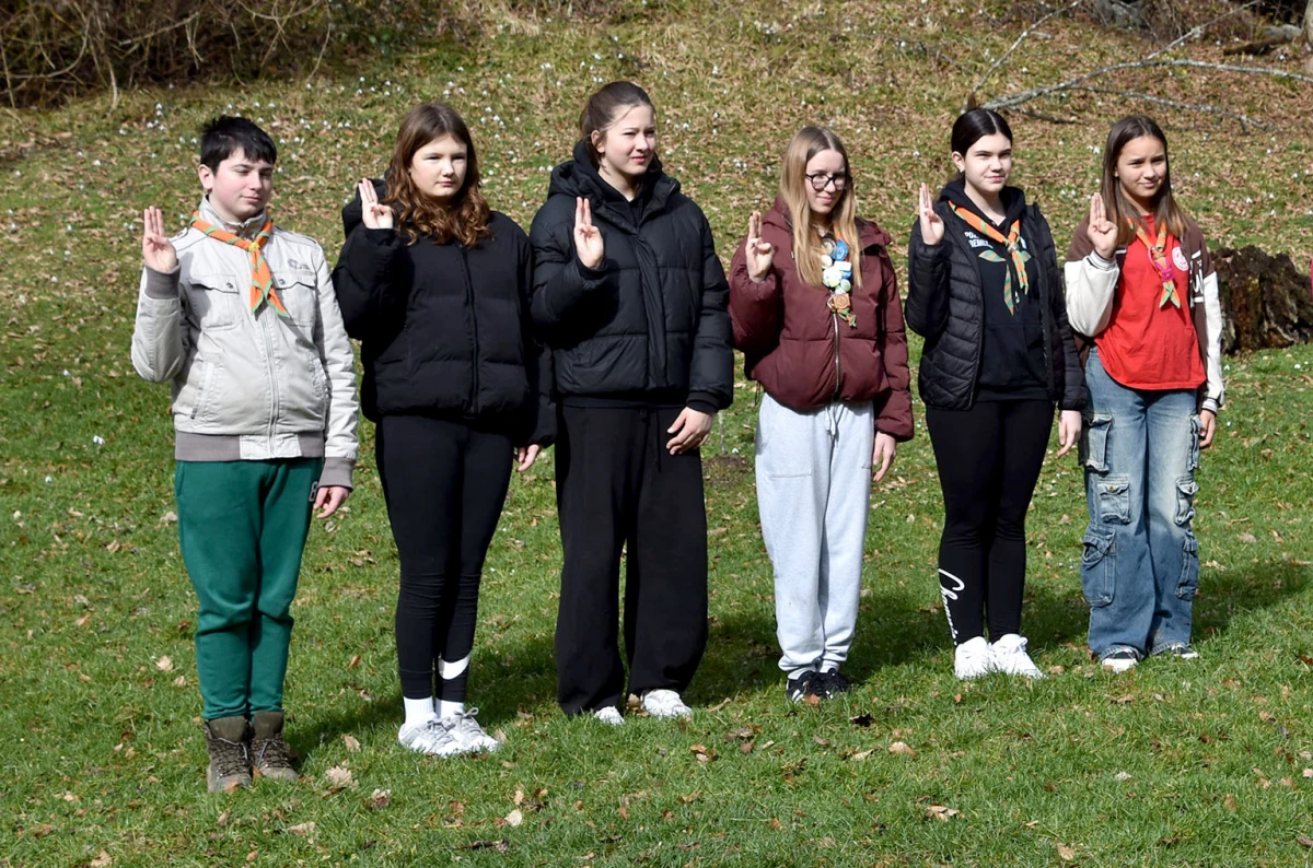 NOVI ČLANOVI U IZVIĐAČKOJ OBITELJI: Na ’Šumarijskoj livadi’ podijeljene marame požeškim ’Sovicama’ i ’Gremlinima’