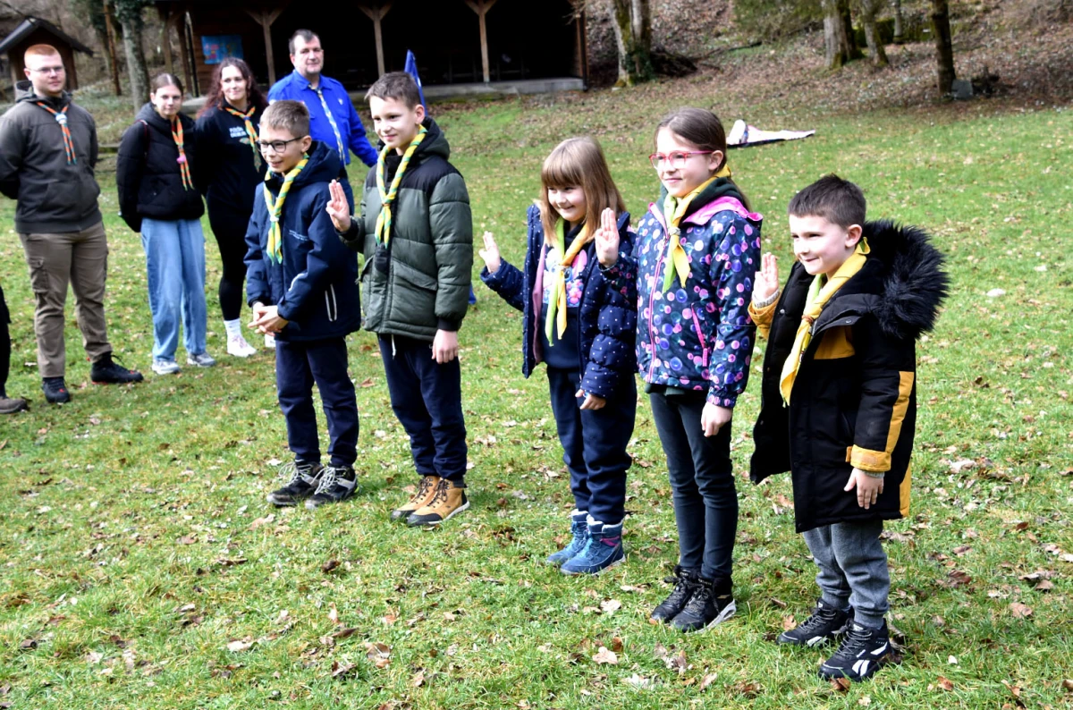 NOVI ČLANOVI U IZVIĐAČKOJ OBITELJI: Na ’Šumarijskoj livadi’ podijeljene marame požeškim ’Sovicama’ i ’Gremlinima’
