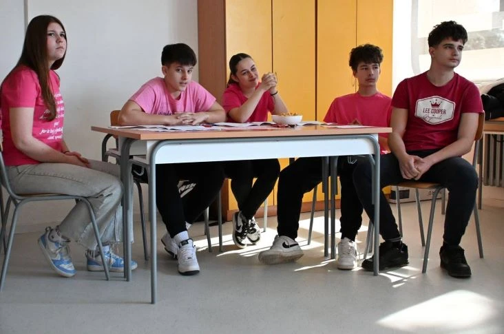 Ružičaste majice i snažne poruke protiv nasilja u čaglinskoj školi