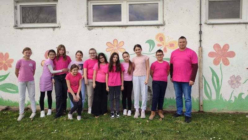 Ružičaste majice i snažne poruke protiv nasilja u čaglinskoj školi