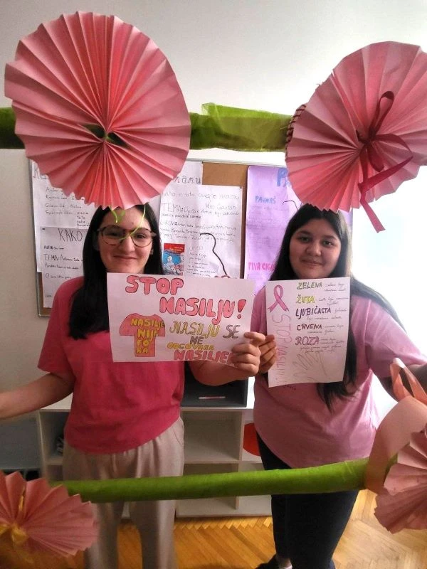 Ružičaste majice i snažne poruke protiv nasilja u čaglinskoj školi