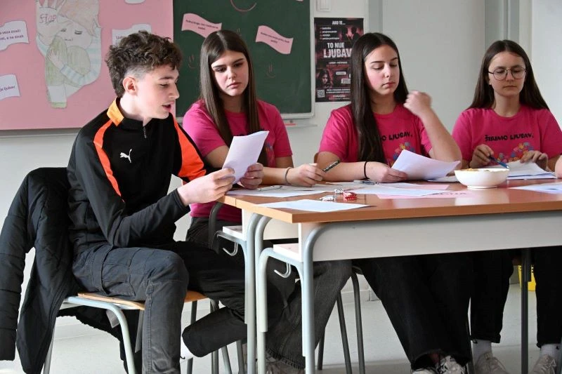 Ružičaste majice i snažne poruke protiv nasilja u čaglinskoj školi