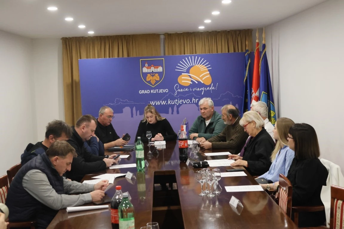 Vijećnici podržali Budimira u borbi oko kompostane, odbacili prosvjed pred Gradskom kućom: ’Prosvjedi trebaju ići prema izdavateljima dozvola’