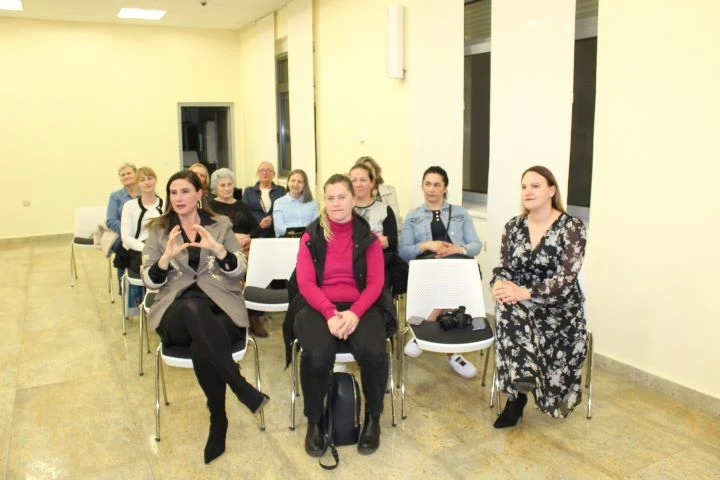 ZAVRŠEN TJEDAN ZA ŽENE U PLETERNICI: Održano predavanje „Sve što su mi prešutjeli o muškarcima i ženama“
