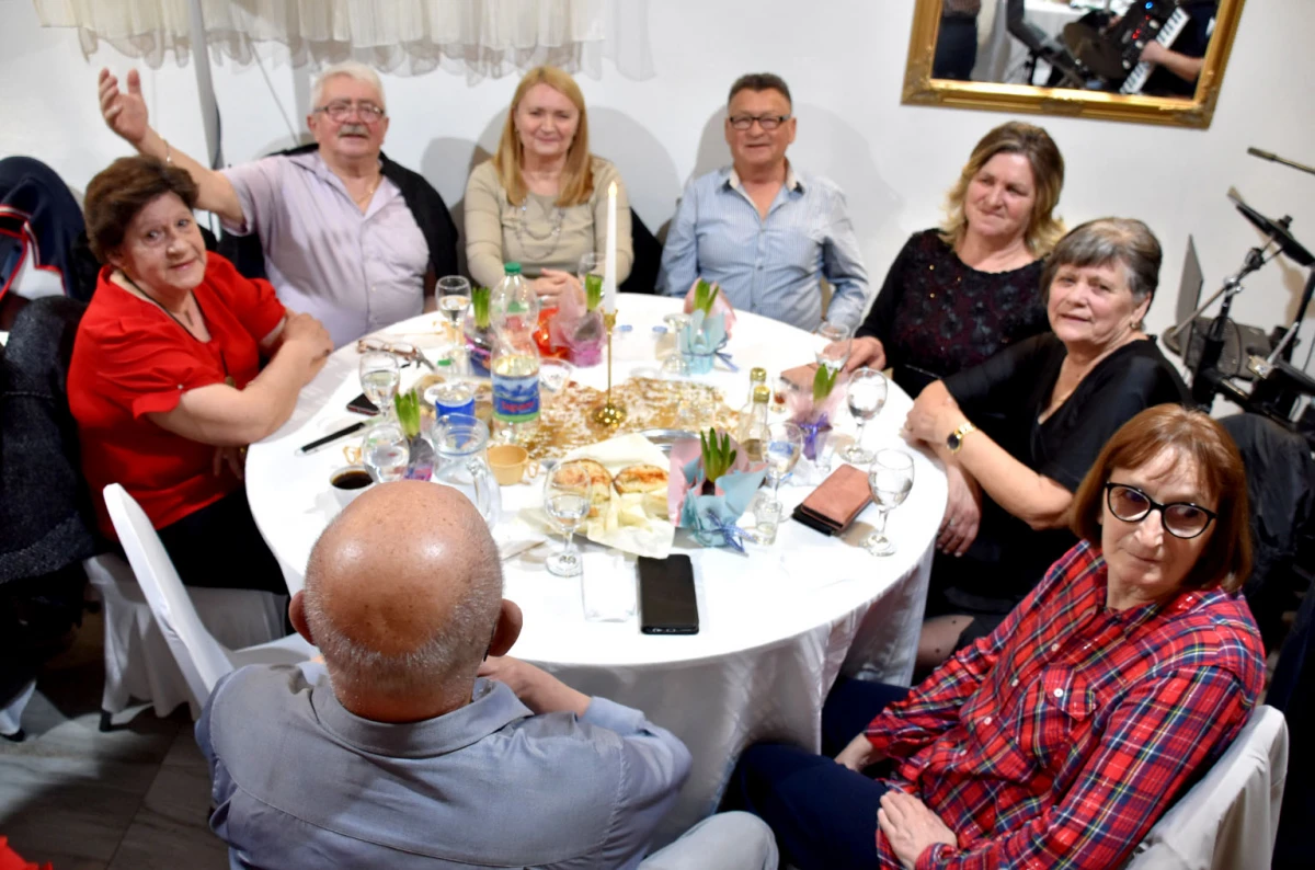 Dvorana Luki u znaku žena: Cvijeće, darovi i vrhunska zabava