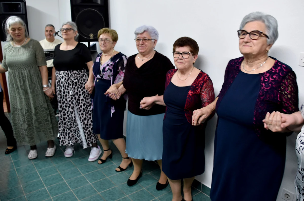 Umirovljenici Velike proslavili Dan žena: Karanfili i pjesma za članice Matice