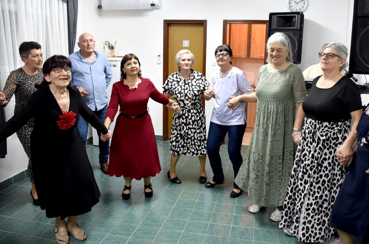 Umirovljenici Velike proslavili Dan žena: Karanfili i pjesma za članice Matice