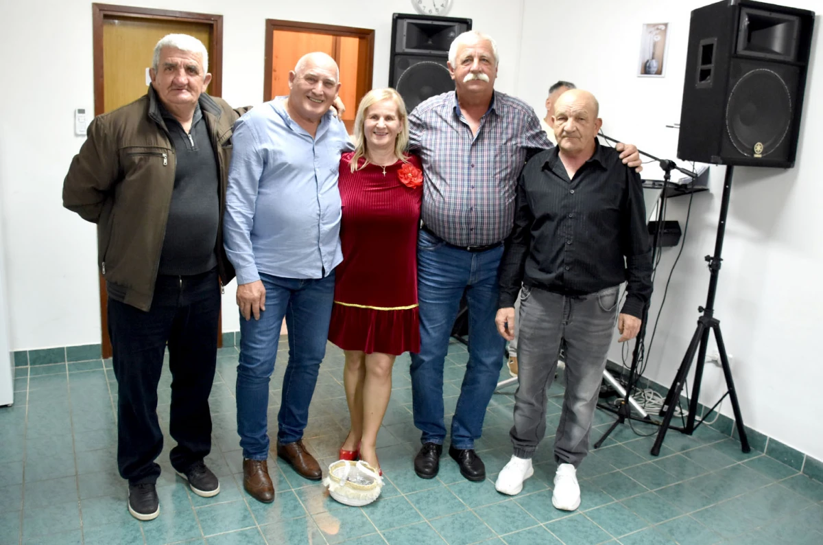 Umirovljenici Velike proslavili Dan žena: Karanfili i pjesma za članice Matice