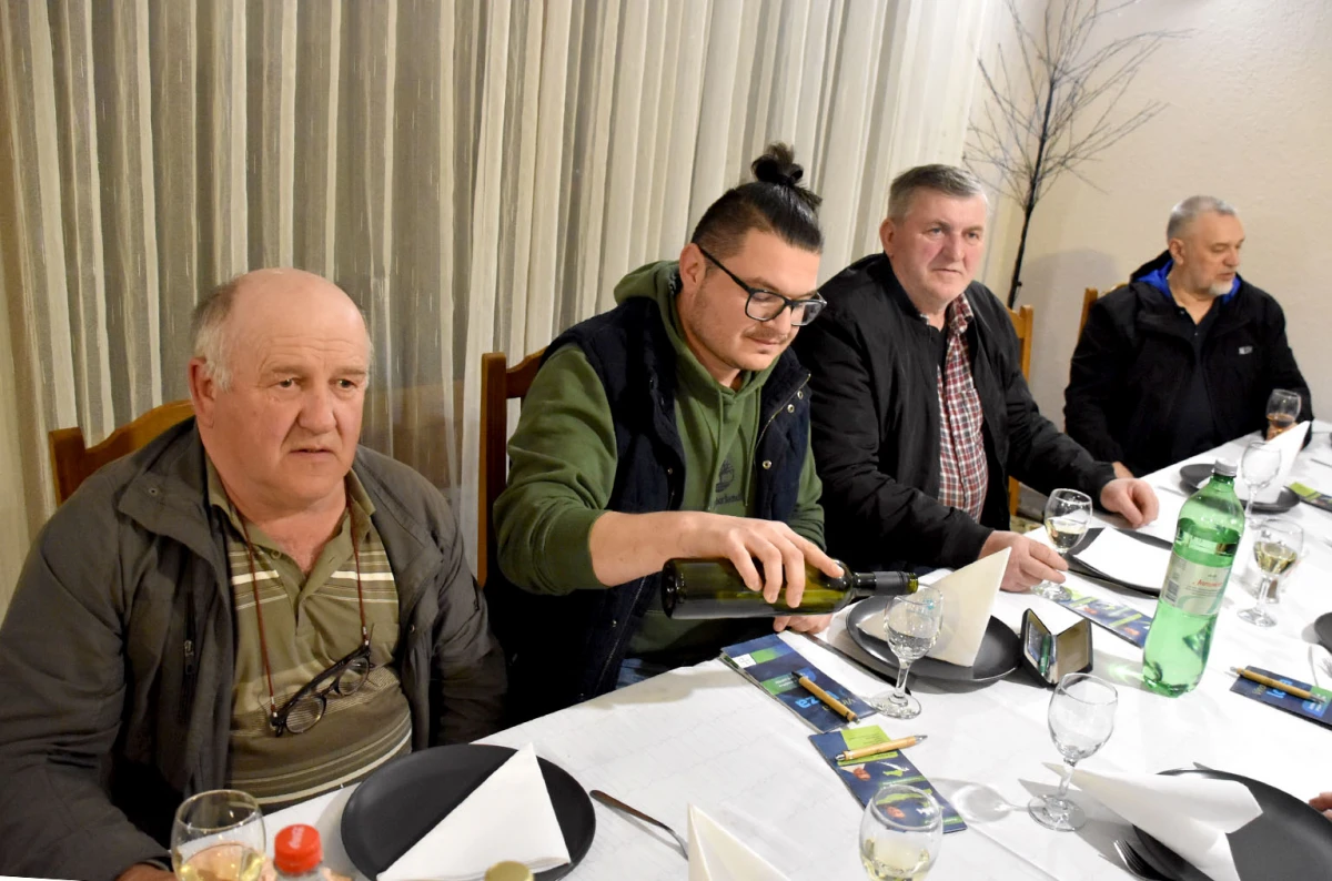 Vetovački vinogradari spremni za novu sezonu: Održano stručno predavanje u Lukaču