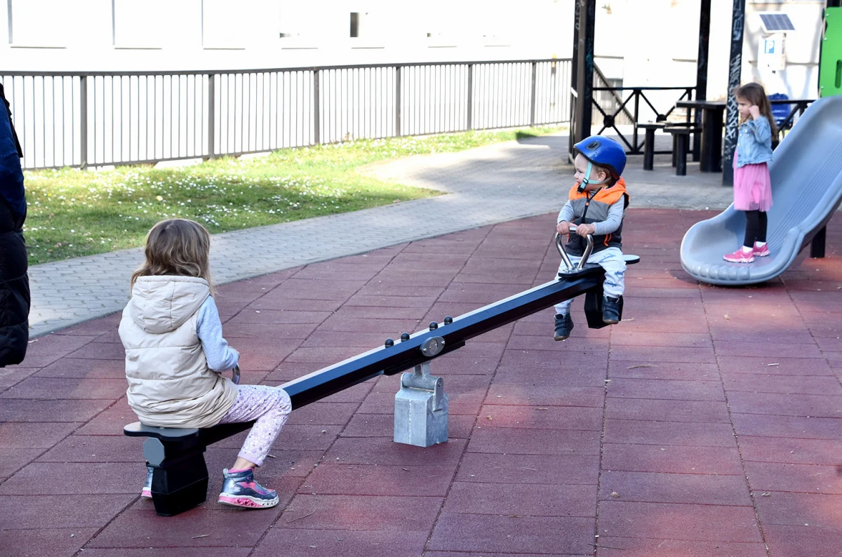 NOVO RUHO DJEČJEG IGRALIŠTA: Veselje podno Staroga grada