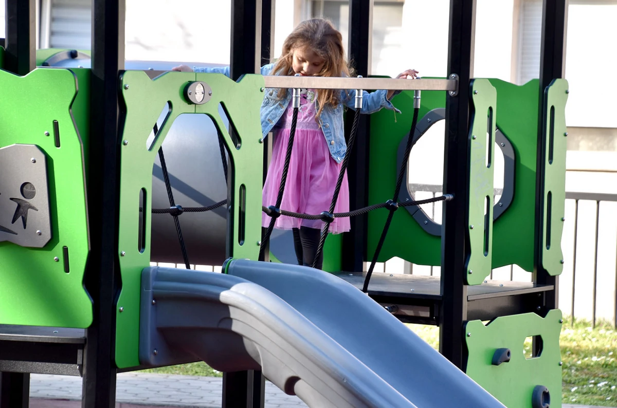 NOVO RUHO DJEČJEG IGRALIŠTA: Veselje podno Staroga grada