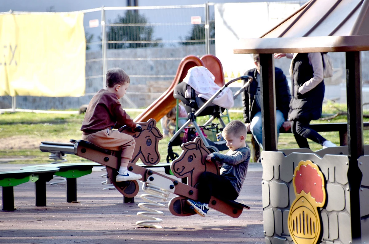 NOVO RUHO DJEČJEG IGRALIŠTA: Veselje podno Staroga grada