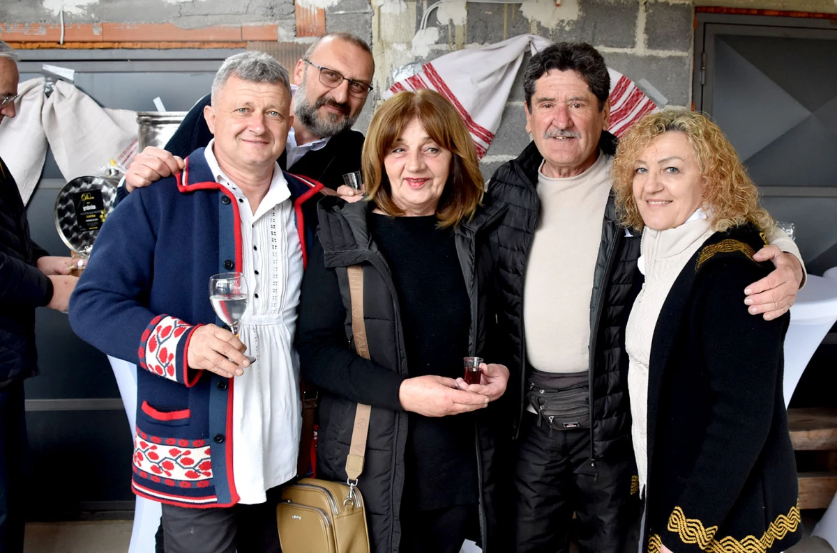 Srce puno, a klijet još punija: Tradicionalna proslava kod Božice i Roberta Hodaka