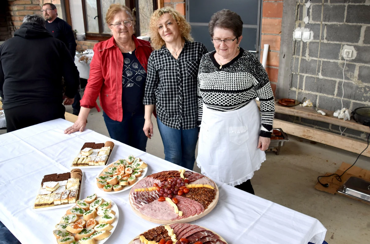 Srce puno, a klijet još punija: Tradicionalna proslava kod Božice i Roberta Hodaka