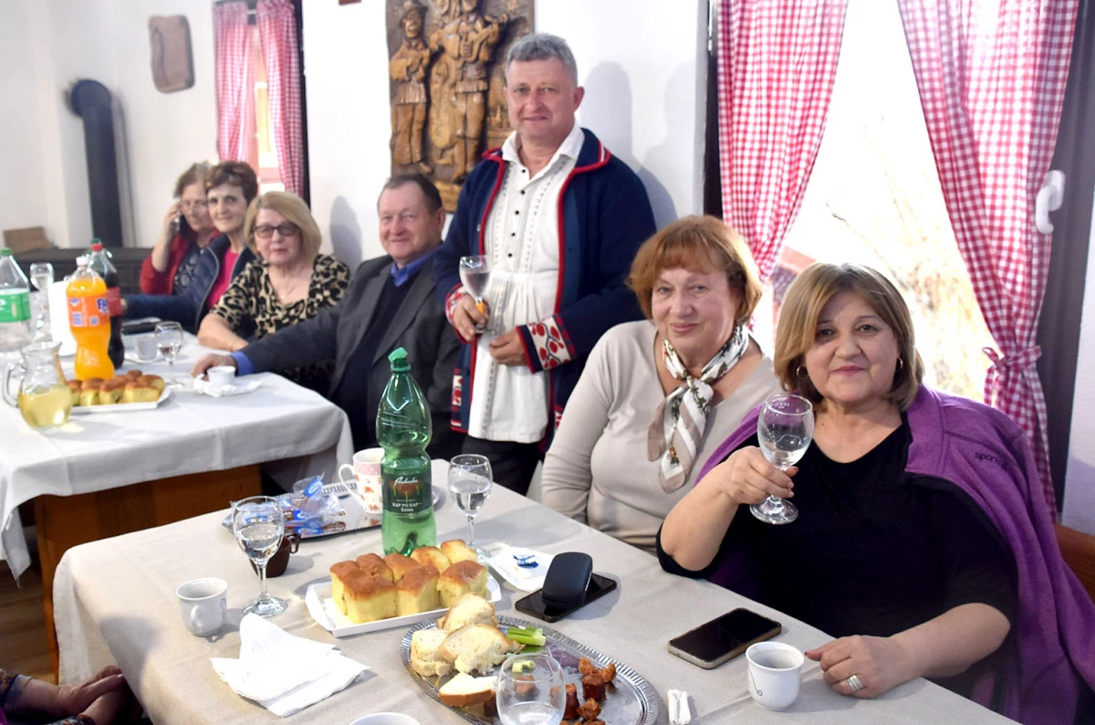 Srce puno, a klijet još punija: Tradicionalna proslava kod Božice i Roberta Hodaka