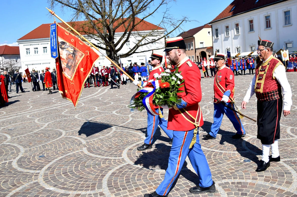 Svečani mimohod povijesnih postrojbi obogatio obilježavanje Dana grada Požege