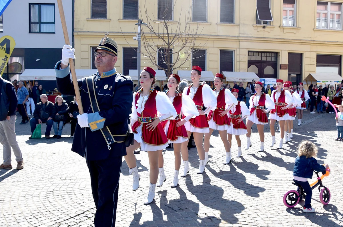Svečani mimohod povijesnih postrojbi obogatio obilježavanje Dana grada Požege