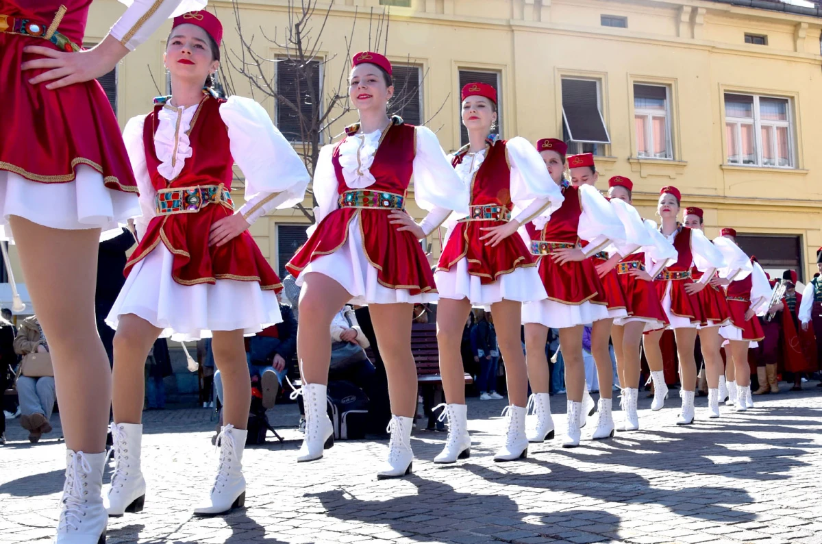 Svečani mimohod povijesnih postrojbi obogatio obilježavanje Dana grada Požege