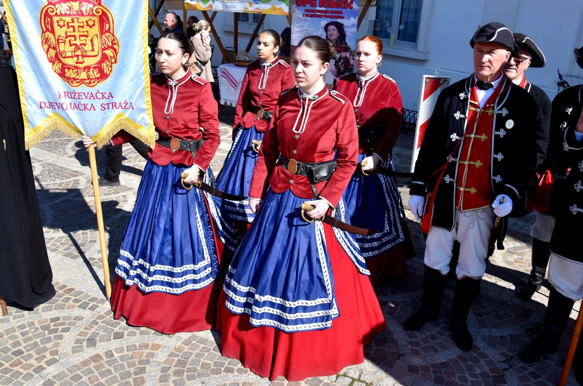 Svečani mimohod povijesnih postrojbi obogatio obilježavanje Dana grada Požege