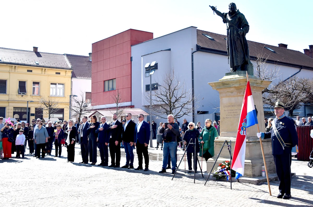 Svečani mimohod povijesnih postrojbi obogatio obilježavanje Dana grada Požege
