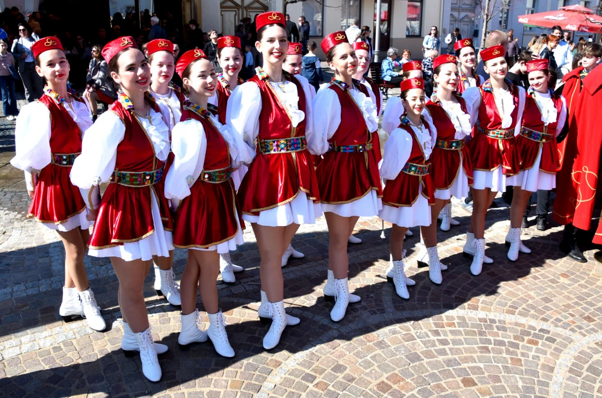 Svečani mimohod povijesnih postrojbi obogatio obilježavanje Dana grada Požege