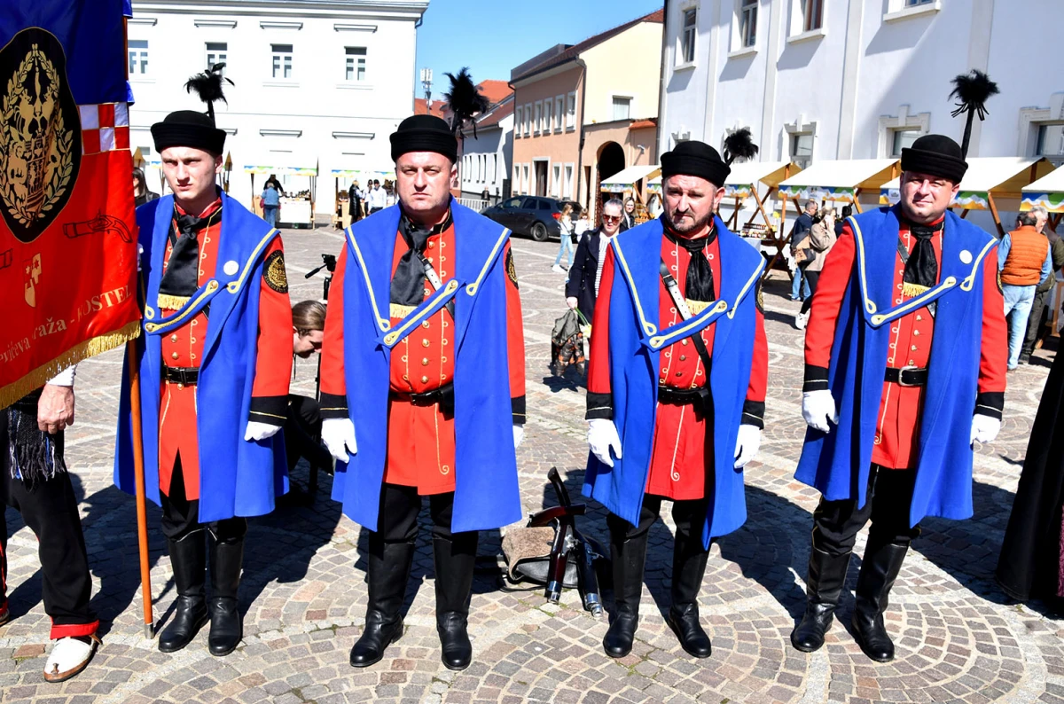 Svečani mimohod povijesnih postrojbi obogatio obilježavanje Dana grada Požege