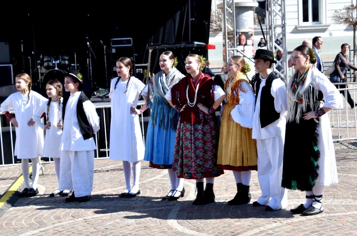 Svečani mimohod povijesnih postrojbi obogatio obilježavanje Dana grada Požege