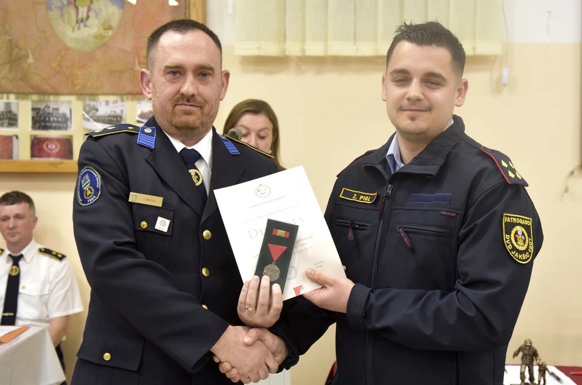 Vatrogasci Jakšića imaju novo čelništvo, a Antunu Pažinu dodijeljena spomenica za 60 godina vatrogastva