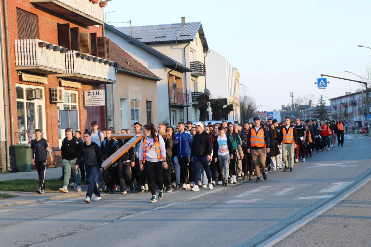 Dvadeset i sedmi Križni put mladih Požeške biskupije