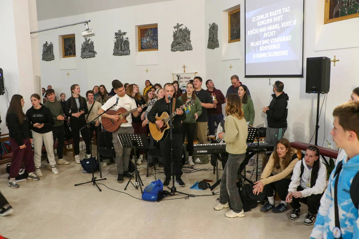 Dvadeset i sedmi Križni put mladih Požeške biskupije