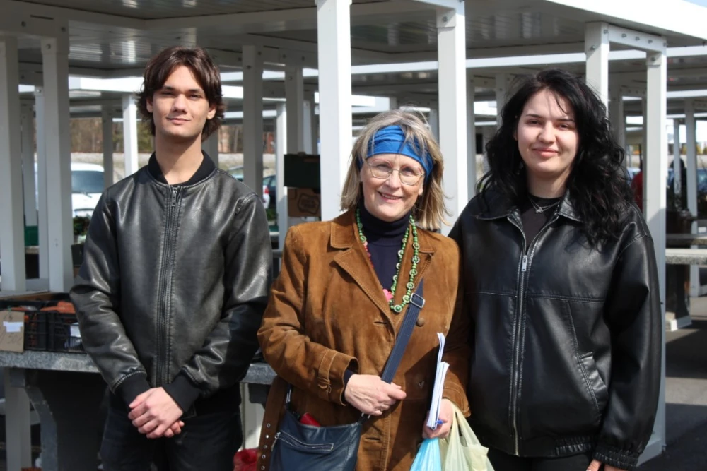 Studenti obišli požešku tržnicu: ’Boje, oblici, mirisi i okusi ljude privlače na tržnicu’