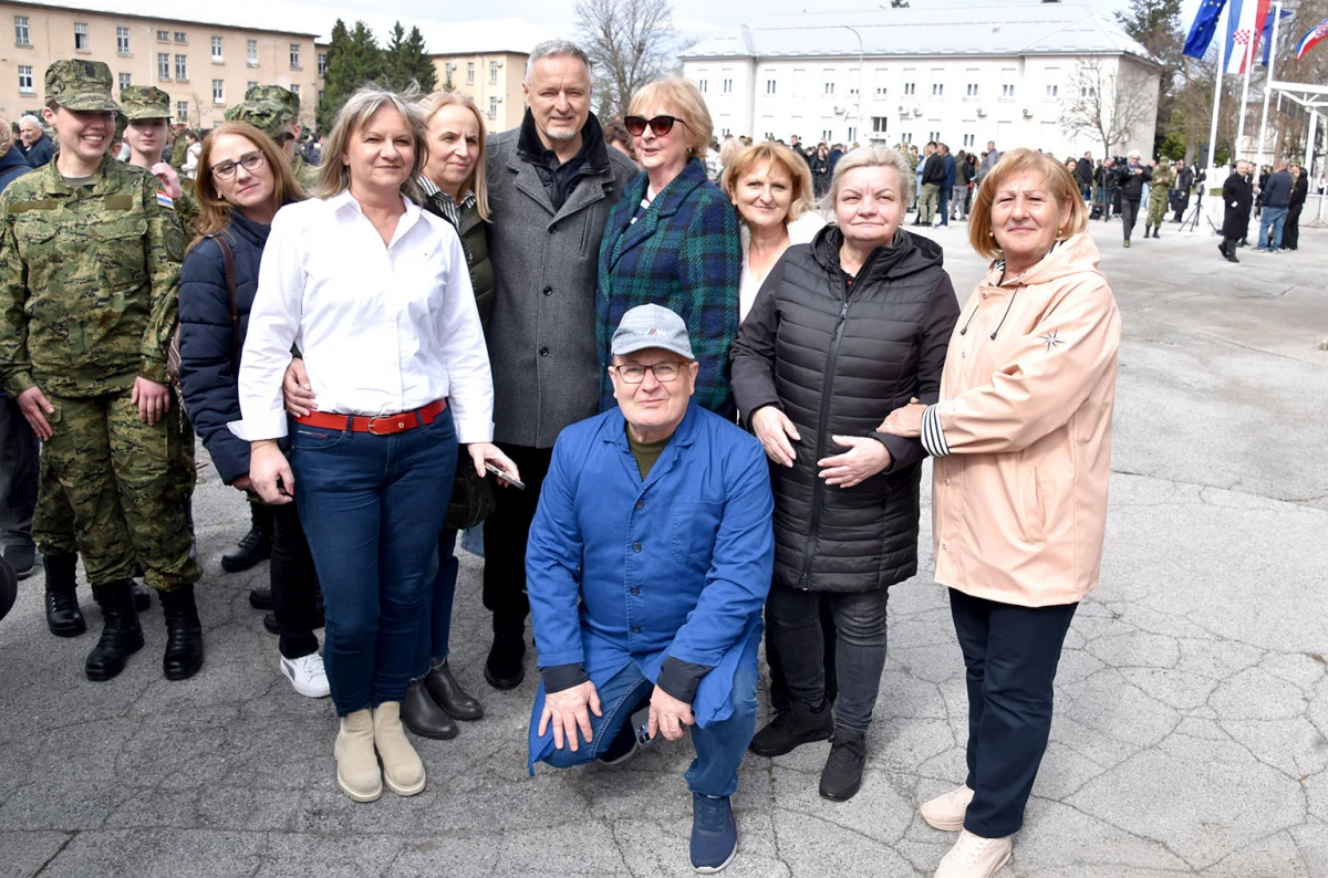 Thompson ukrao pažnju na prisezi: Ponosni otac u prvom planu!