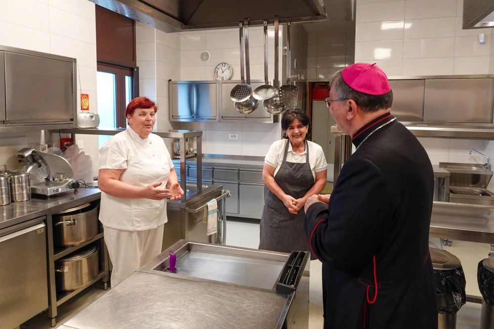 Biskup Ivo Martinović pohodio Caritas Požeške biskupije