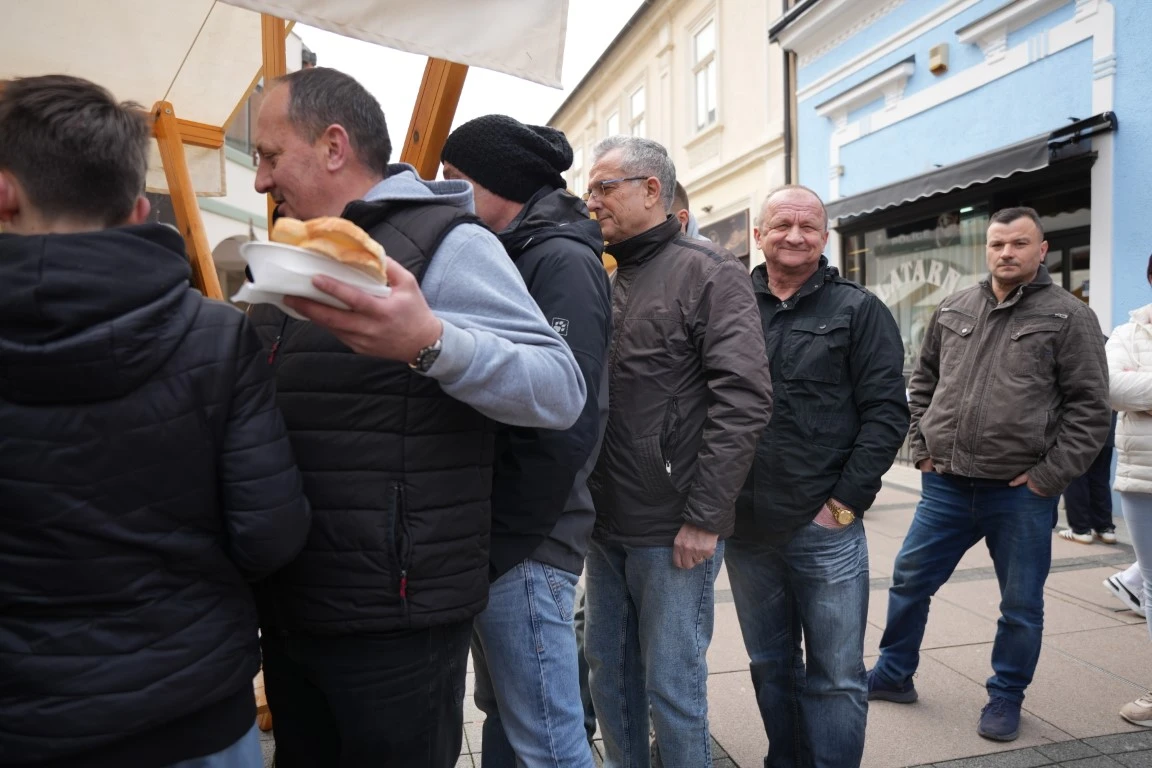 Poznata lica u podjeli girica na Veliki petak