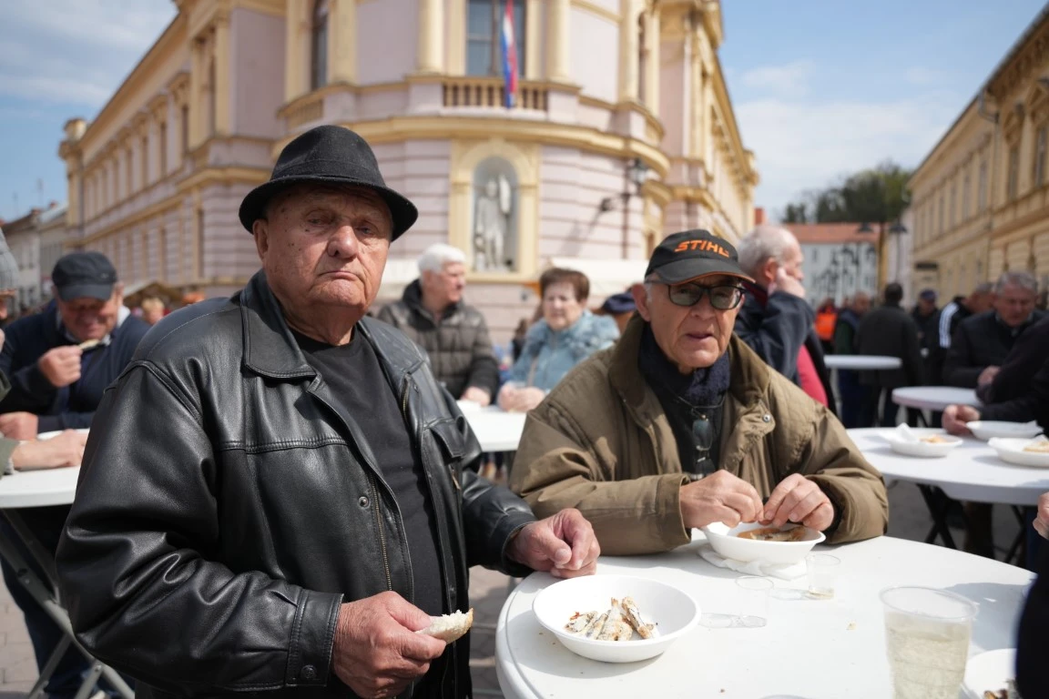 Poznata lica u podjeli girica na Veliki petak