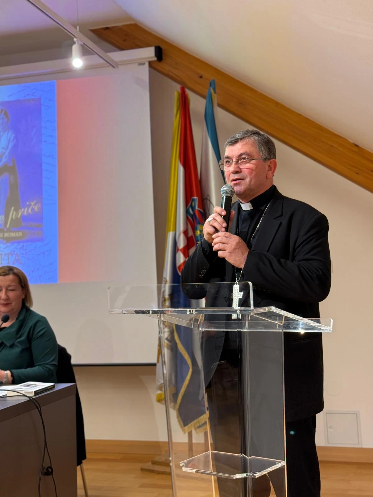 Emotivna večer u Požegi: „Ilićke priče“ oduševile publiku