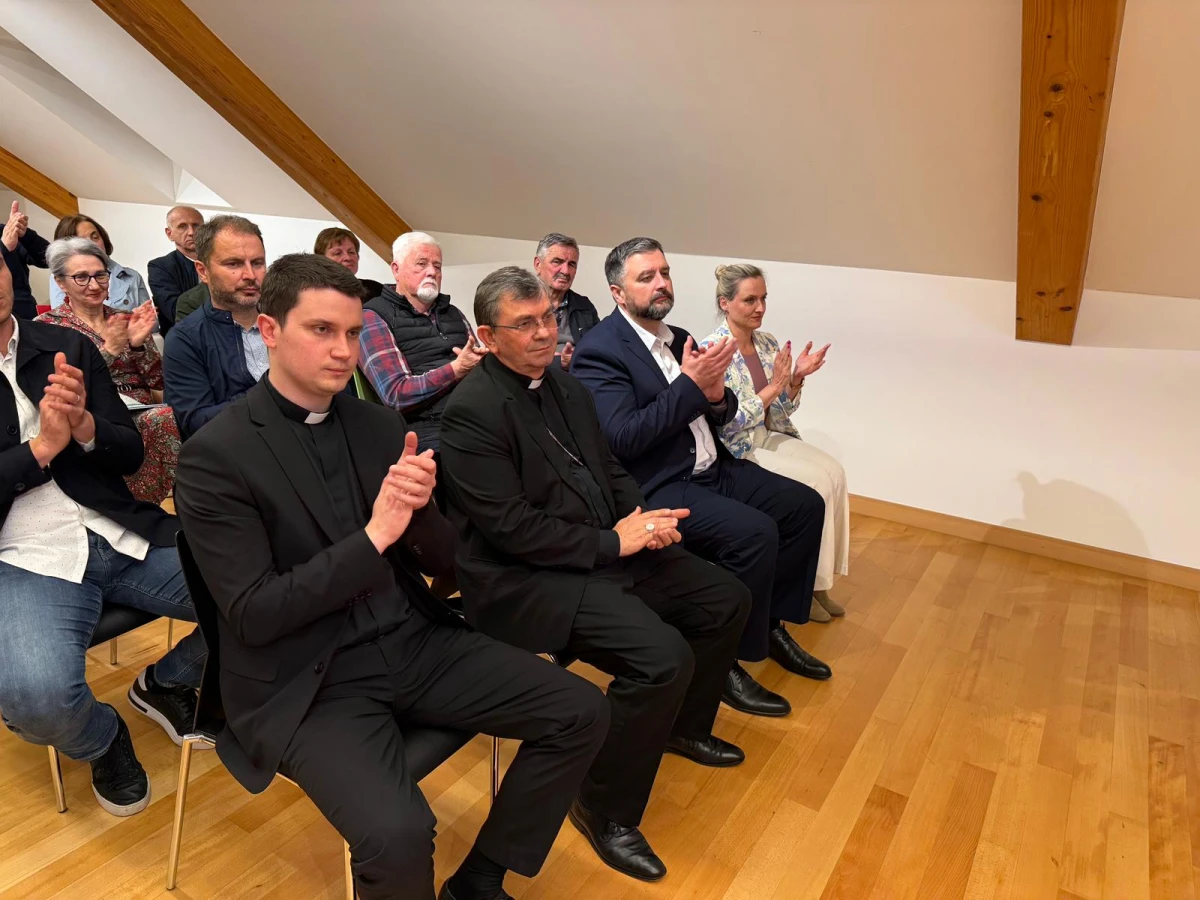 Emotivna večer u Požegi: „Ilićke priče“ oduševile publiku