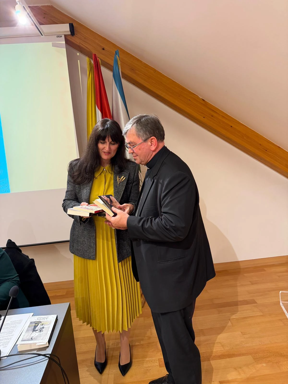 Emotivna večer u Požegi: „Ilićke priče“ oduševile publiku