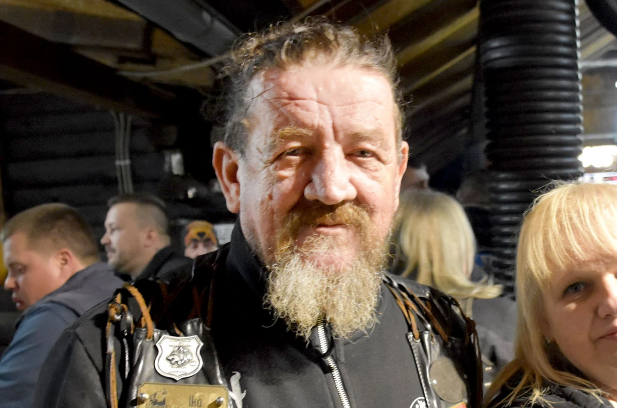 MIRIS DELICIJA ŠIRI SE EMINOVCIMA: Gastronomski spektakl uz vola na ražnju u čast 20 godina MK Independente