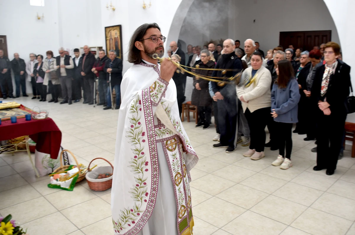 USKRSNA LITURGIJA U POŽEGI: Vjernici uz paroha Petrovića proslavili najveći kršćanski blagdan