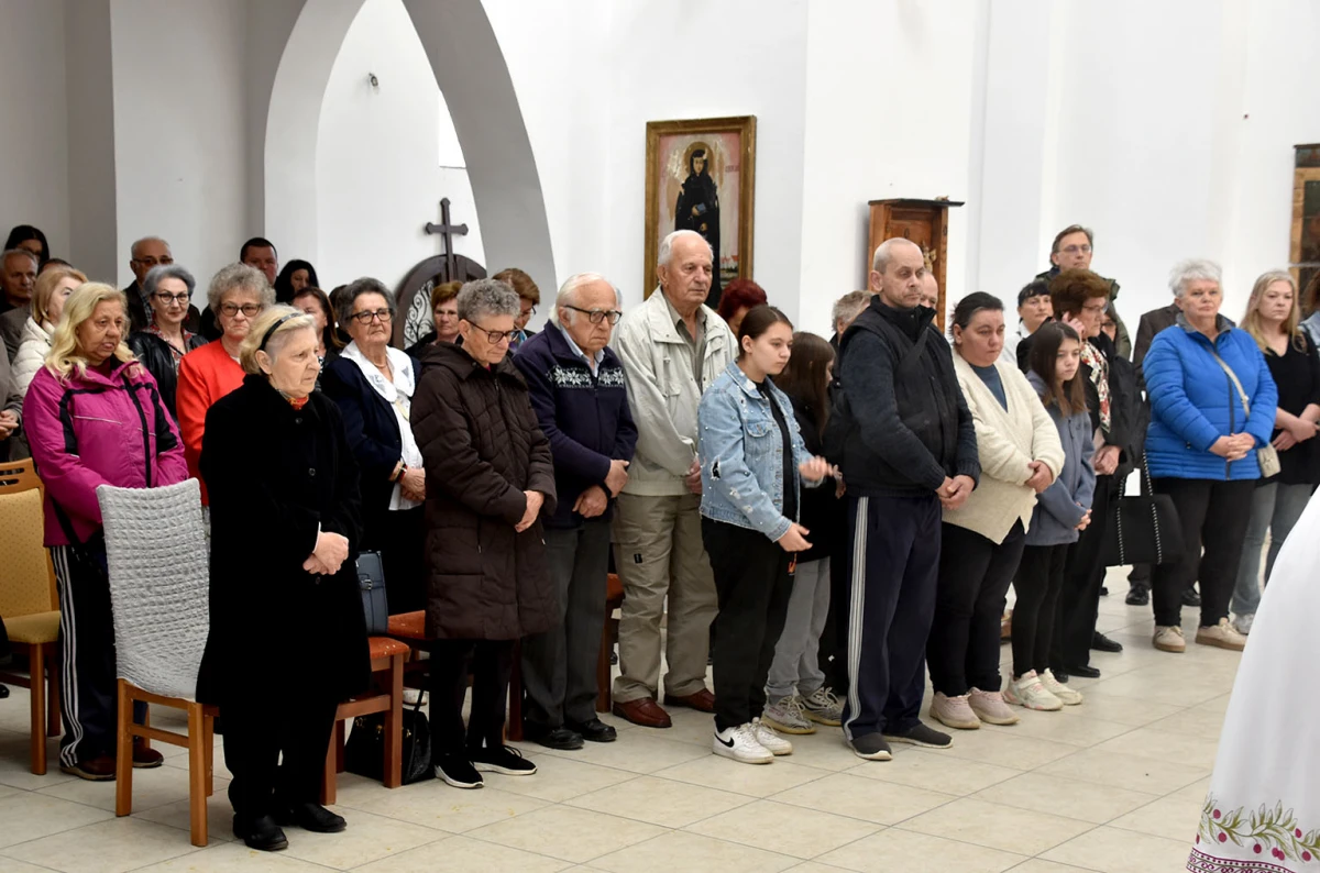 USKRSNA LITURGIJA U POŽEGI: Vjernici uz paroha Petrovića proslavili najveći kršćanski blagdan