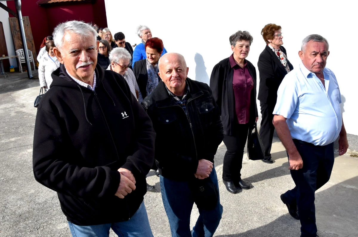 USKRSNA LITURGIJA U POŽEGI: Vjernici uz paroha Petrovića proslavili najveći kršćanski blagdan