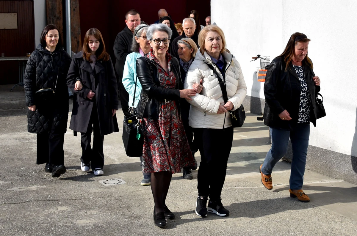 USKRSNA LITURGIJA U POŽEGI: Vjernici uz paroha Petrovića proslavili najveći kršćanski blagdan