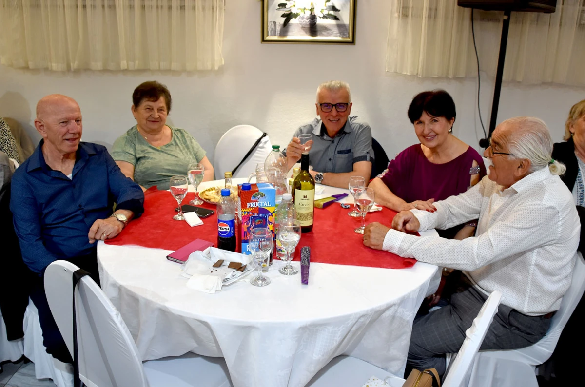 RASPLESANA SUBOTA U POŽEGI: Uz grupu Gold zabava u dvorani Luki potrajala do sitnih sati