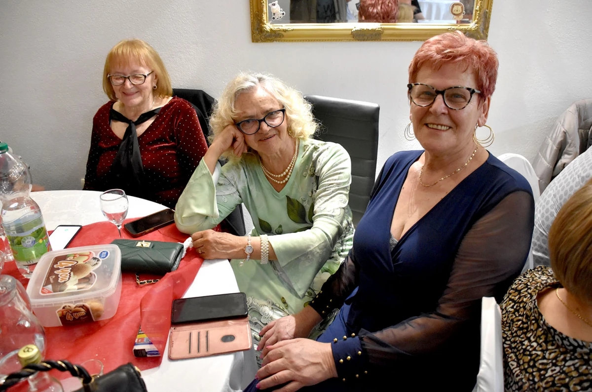 RASPLESANA SUBOTA U POŽEGI: Uz grupu Gold zabava u dvorani Luki potrajala do sitnih sati