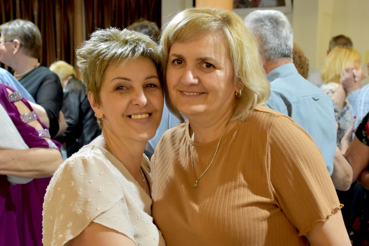 RASPLESANA SUBOTA U POŽEGI: Uz grupu Gold zabava u dvorani Luki potrajala do sitnih sati