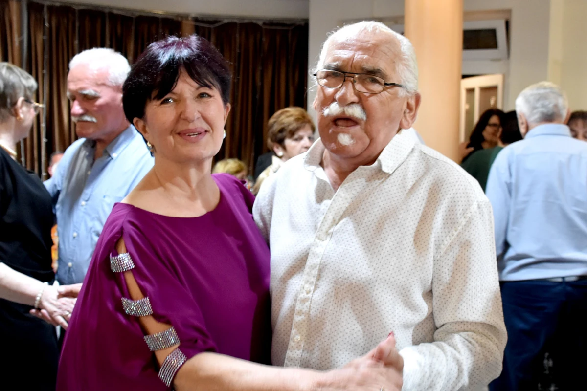 RASPLESANA SUBOTA U POŽEGI: Uz grupu Gold zabava u dvorani Luki potrajala do sitnih sati