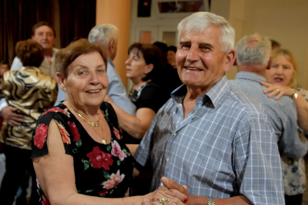 RASPLESANA SUBOTA U POŽEGI: Uz grupu Gold zabava u dvorani Luki potrajala do sitnih sati