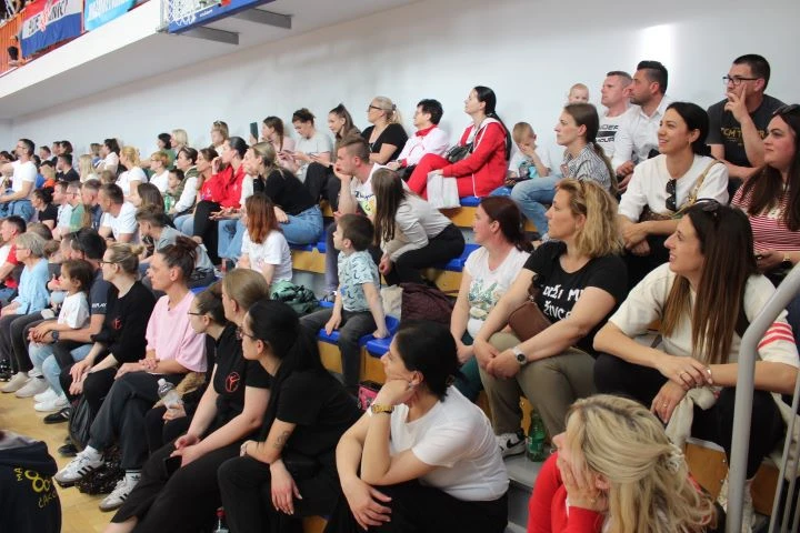 DRŽAVNO PRVENSTVO U MAŽORET PLESU: Uspješan nastup pleterničkih mažoretkinja osvajanjem šest medalja