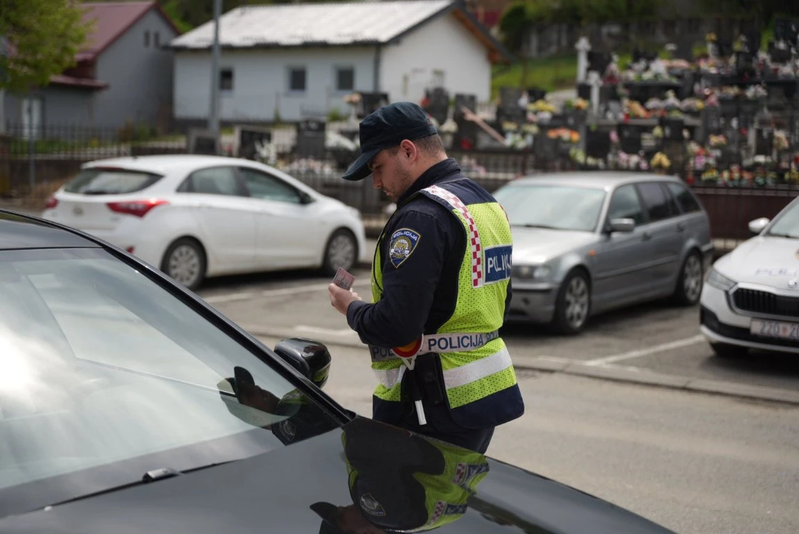 Evo gdje najčešće “padaju” vozači zbog brzine: Građani označili opasne ceste